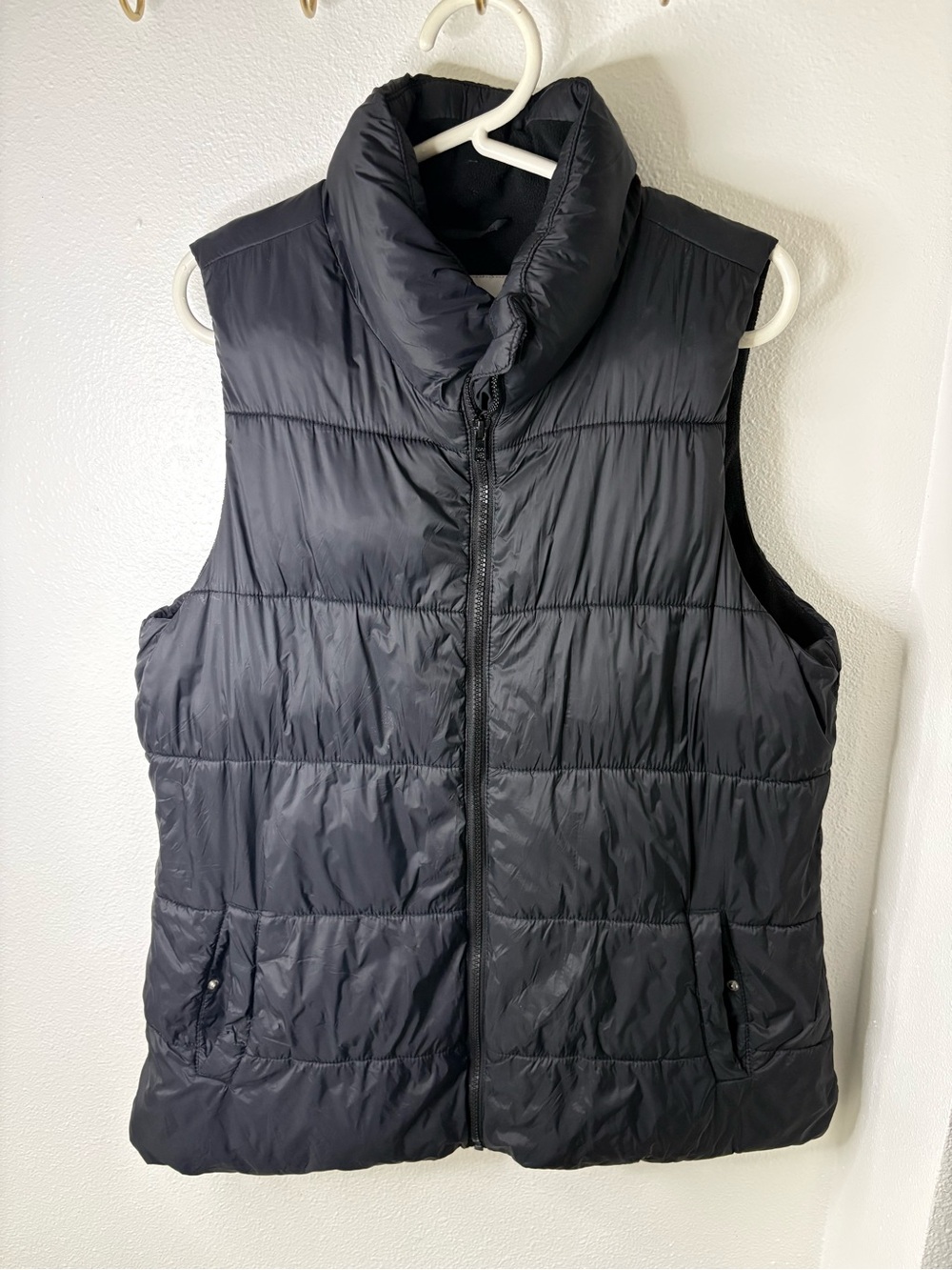 Old Navy Black Quilted Puffer Vest - LT